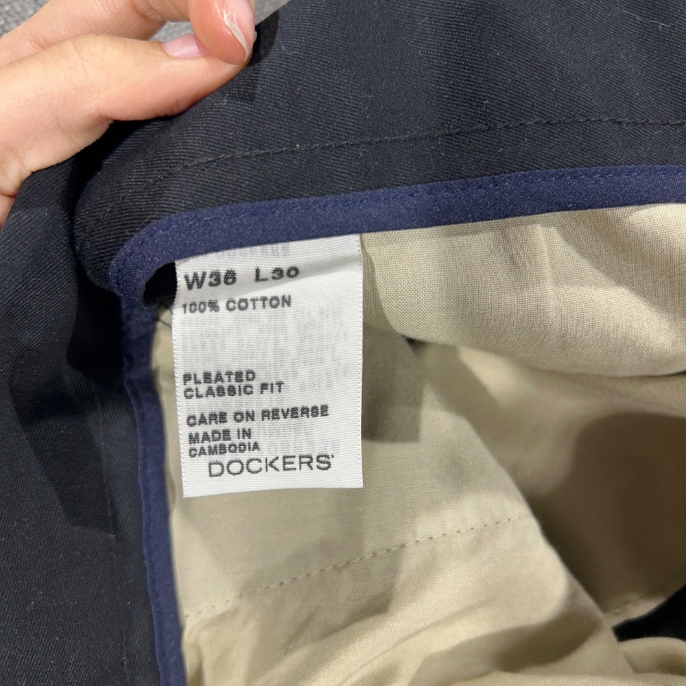 Dockers Pleated Chino Pants Mens 36x30 Black Excellent Classic Fit Cotton Twill - Picture 4 of 9